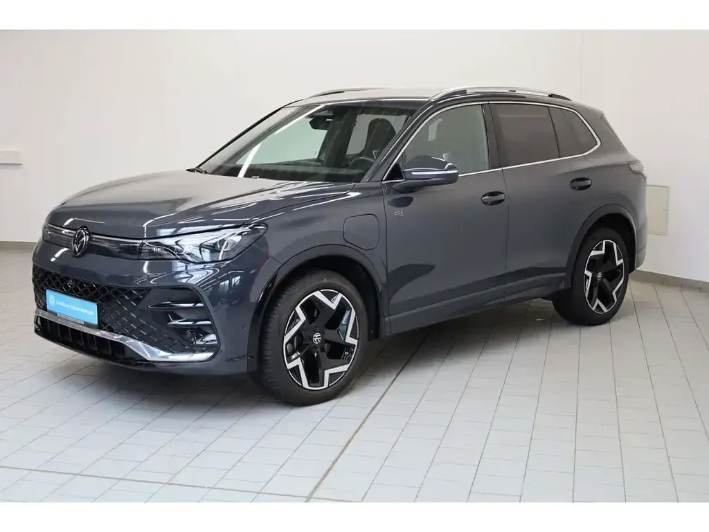 Gebraucht VW Tiguan R-line 204 PS (150 kW) 2024 Grau SUV