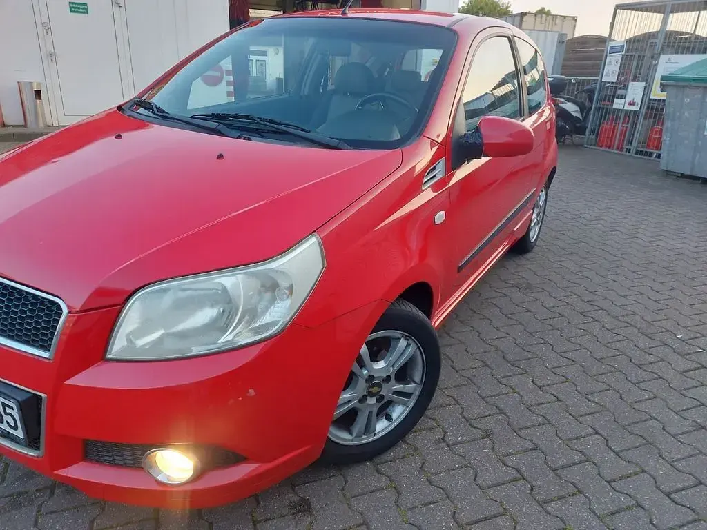 Używany Chevrolet Aveo LS 84 KM (61 kW) 2010 Czerwony Sedan/Limuzyna