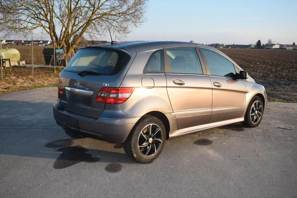 Gebraucht Mercedes B200 150 PS (110 kW) 2010 Grau Van / Kleinbus