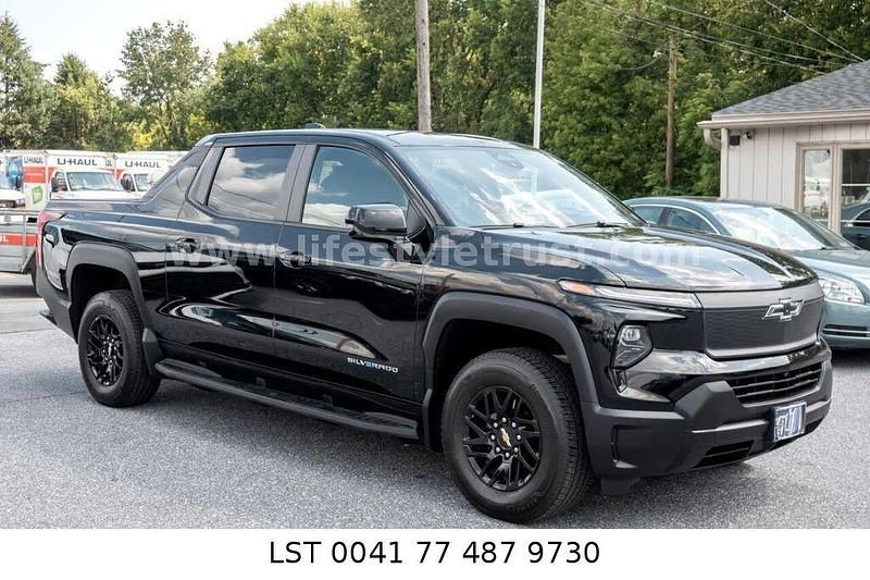 Schwarz Gebraucht 2024 Chevrolet Silverado SUV | 54.591 € (Teuer) - Bild 1/4