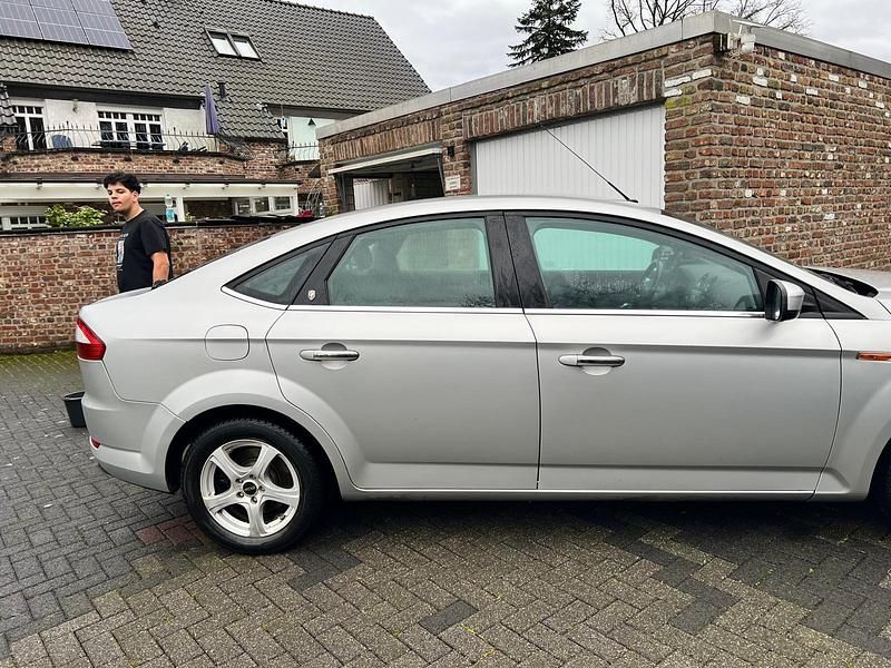 Gebraucht Ford Mondeo Ghia 145 PS (106 kW) 2008 Silber Limousine