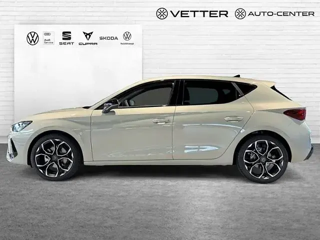 Neu Cupra Leon 150 PS (110 kW) 2026 Grau Limousine