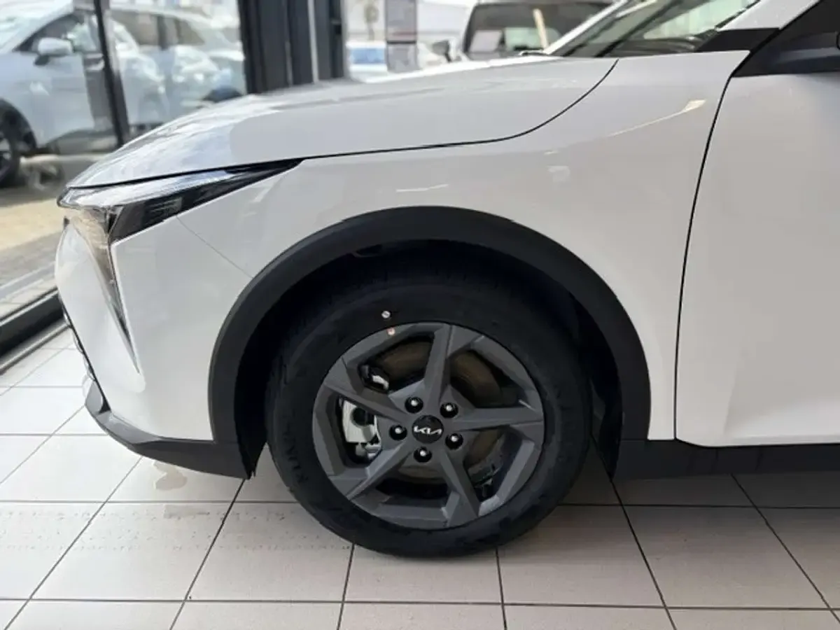 Neu Kia K4 150 PS (110 kW) 2026 Weiß Limousine
