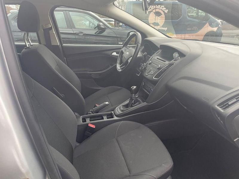 Second-hand Ford Focus 101 CP (74 kW) 2017 Argintiu Berlinǎ