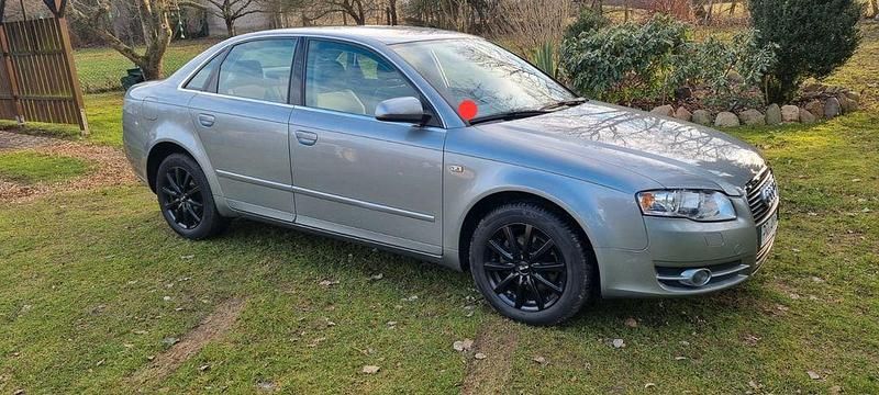 Grau Gebraucht 2006 Audi A4 Limousine | 4.950 € (Fairer Preis) - Bild 1/4
