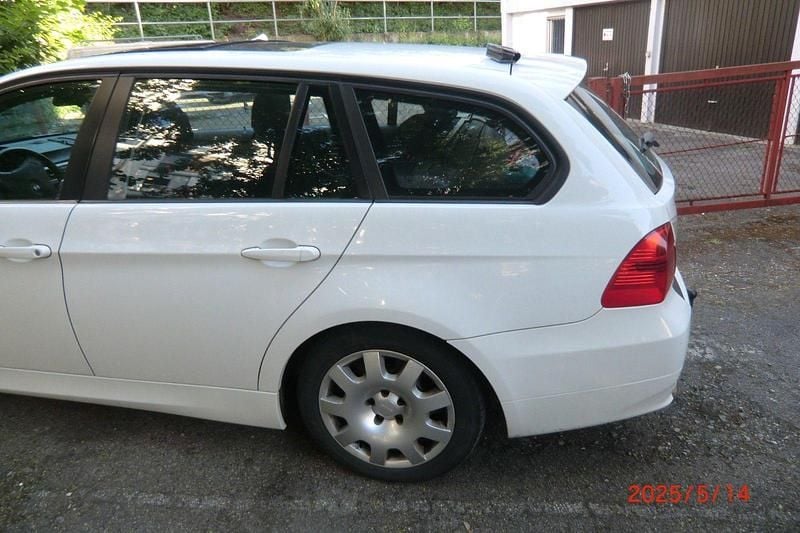 Schwarz Gebraucht 2007 BMW 318 Gran Turismo Sport Line Kombi | 2.150 € - Bild 1/4
