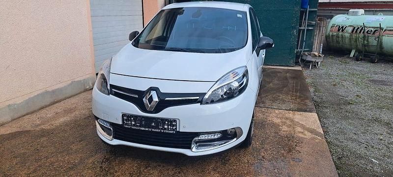 Weiß Gebraucht 2016 Renault Scénic III Bose Edition Van / Kleinbus | 9.500 € (Fairer Preis) - Bild 1/4