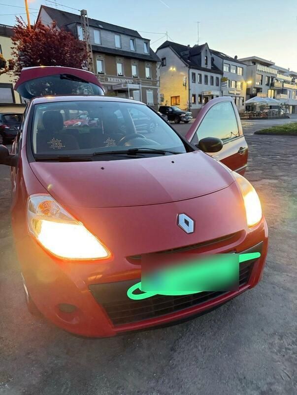 Rot Gebraucht 2012 Renault Clio IV Limousine | 4.200 € (Guter Preis) - Bild 1/4