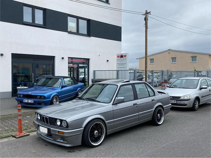 Silber Gebraucht 1987 BMW 325 Basis Limousine | 27.900 € - Bild 1/4