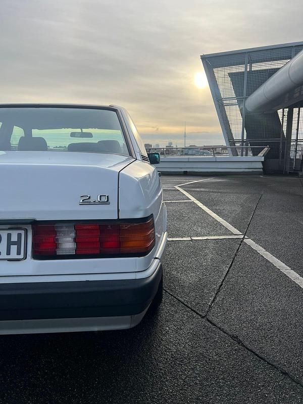 Gebraucht Mercedes 190 122 PS (89 kW) 1991 Weiß Limousine