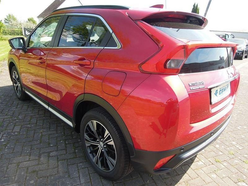 Rot Gebraucht 2018 Mitsubishi Eclipse Cross Edition SUV | 19.999 € (Fairer Preis) - Bild 1/4
