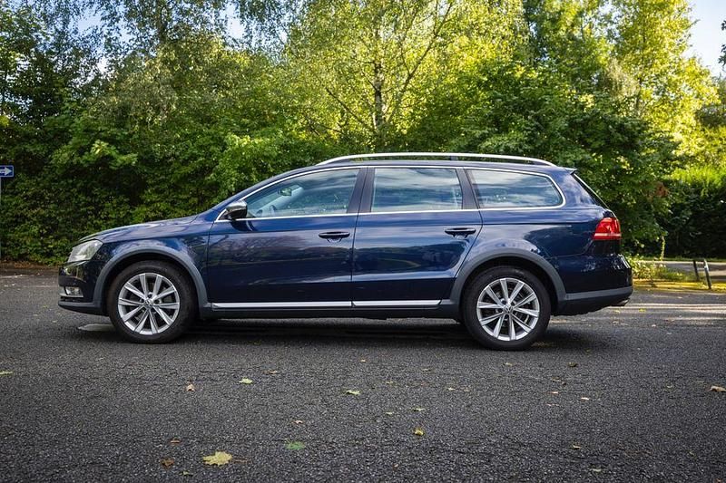 Blau Gebraucht 2013 VW Passat Alltrack Kombi | 10.500 € (Teuer) - Bild 1/4