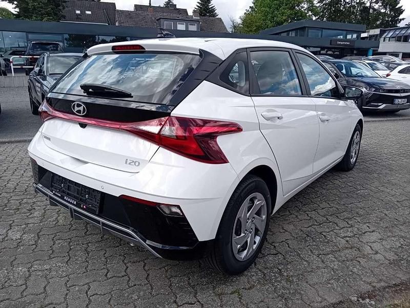Neu Hyundai i20 Select 101 PS (74 kW) 2025 Atlas white Kleinwagen