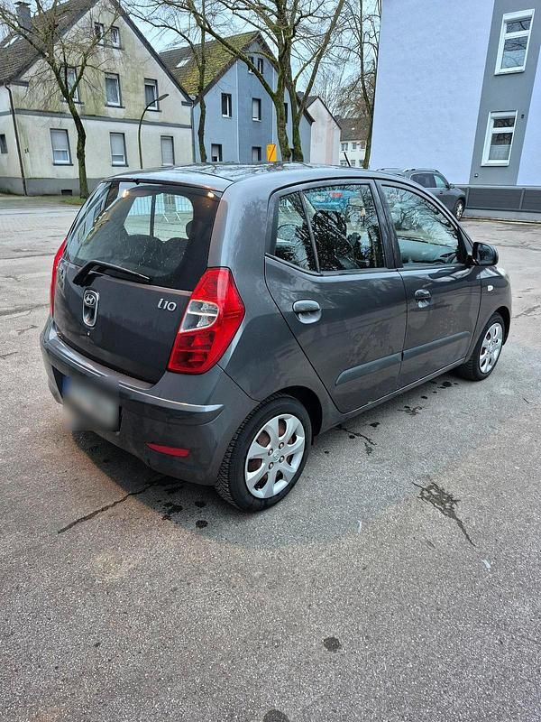 Gebraucht Hyundai i10 70 PS (51 kW) 2011 Grün Kleinwagen