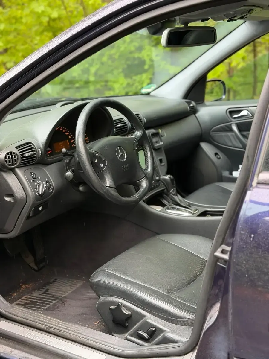 Używany Mercedes C320 218 KM (160 kW) 2001 Purpurowy Sedan/Limuzyna