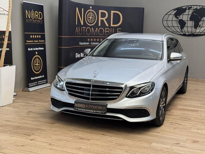 Silber Gebraucht 2020 Mercedes E220 Exclusive | 27.349 € (Superpreis) - Bild 1/3