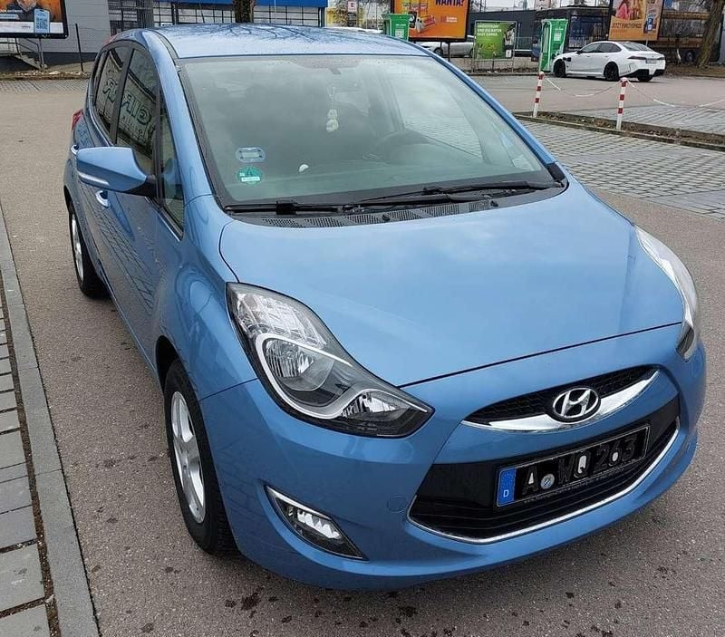 Gebraucht Hyundai ix20 Style 125 PS (91 kW) 2013 Blau Kleinwagen