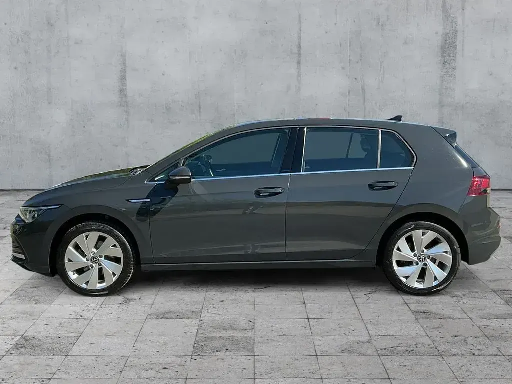 Gebraucht VW Golf VIII Style 150 PS (110 kW) 2024 Grau Limousine