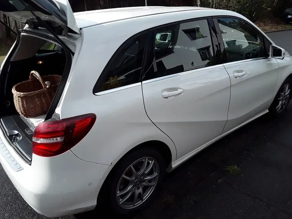 Gebraucht Mercedes B180 122 PS (89 kW) 2018 Weiß Kleinwagen