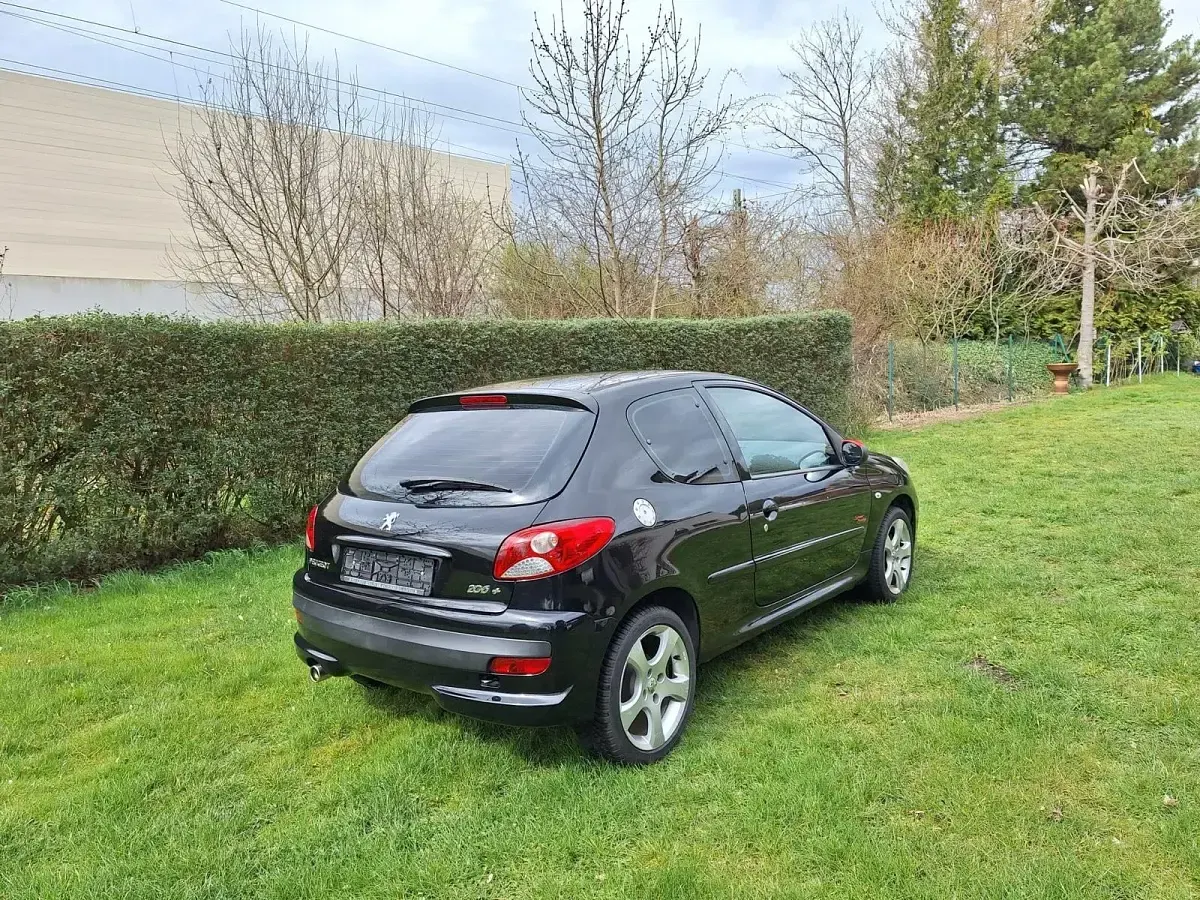 Gebraucht Peugeot 206 75 PS (55 kW) 2010 Schwarz Kleinwagen