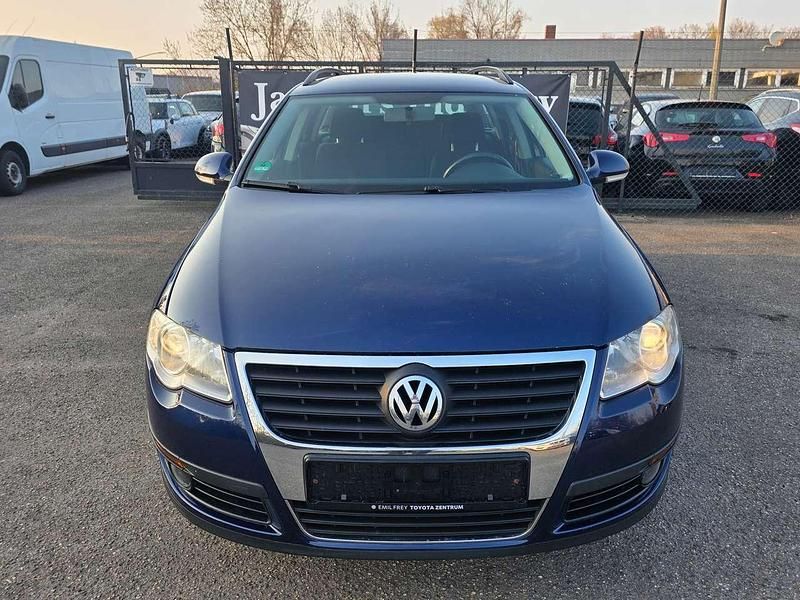 Gebraucht VW Passat 140 PS (102 kW) 2009 Shadow blue metallic Kombi