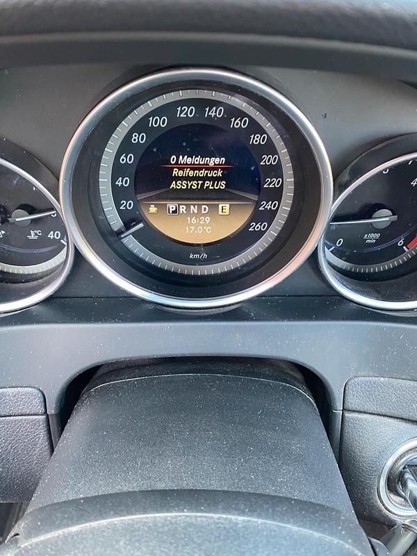 Second-hand Mercedes C180 122 CP (89 kW) 2012 Negru Break