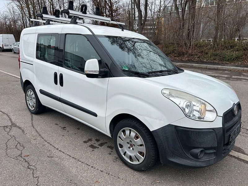 Gebraucht Fiat Doblò 95 PS (69 kW) 2010 Weiß Van / Kleinbus