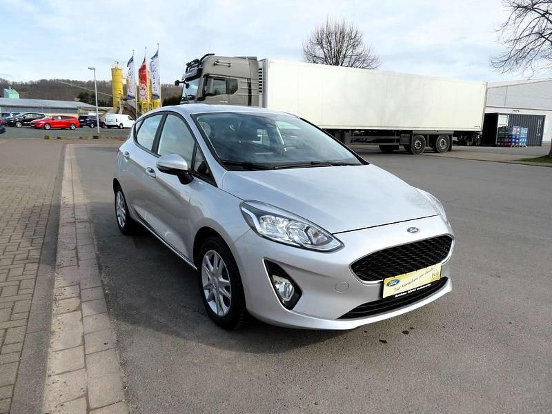 Gebraucht Ford Fiesta Cool & Connect 95 PS (69 kW) 2021 Polarsilber metallic Kleinwagen