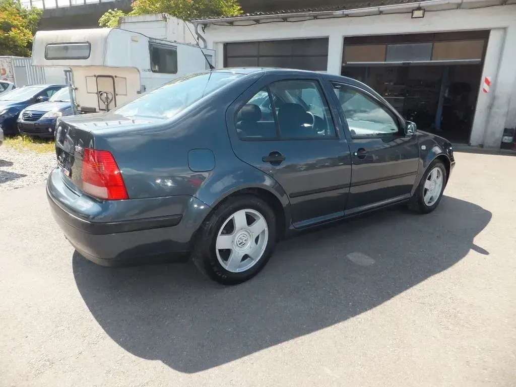 Gebraucht VW Bora 116 PS (85 kW) 2001 Grau Limousine