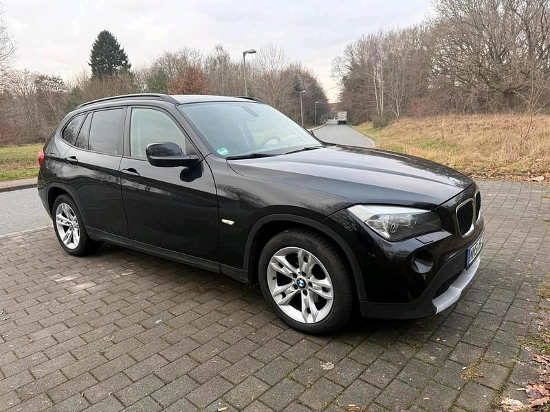 Schwarz Gebraucht 2010 BMW X1 SUV | 6.300 € (Fairer Preis) - Bild 1/4