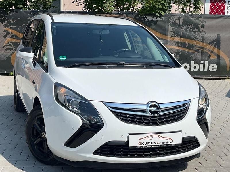 Weiß Gebraucht 2013 Opel Zafira Tourer Edition Van / Kleinbus | 5.999 € (Guter Preis) - Bild 1/4