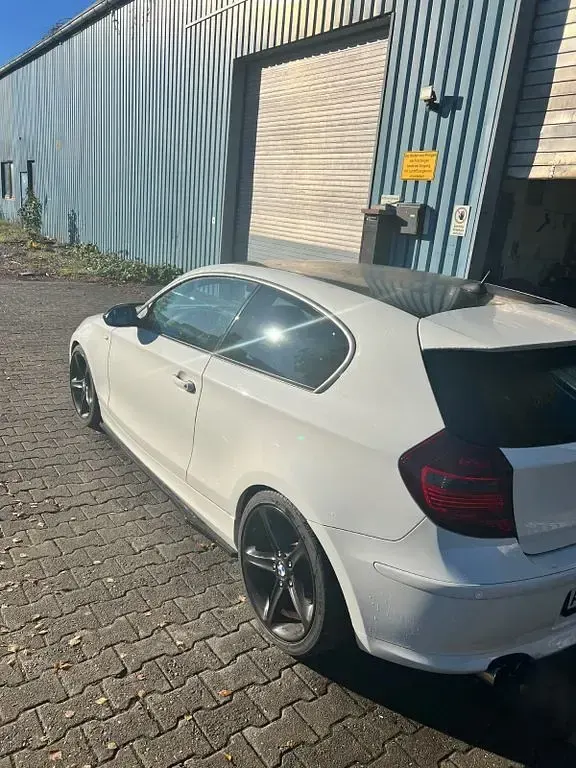 Gebraucht BMW 120 Performance 170 PS (125 kW) 2009 Weiß Kleinwagen