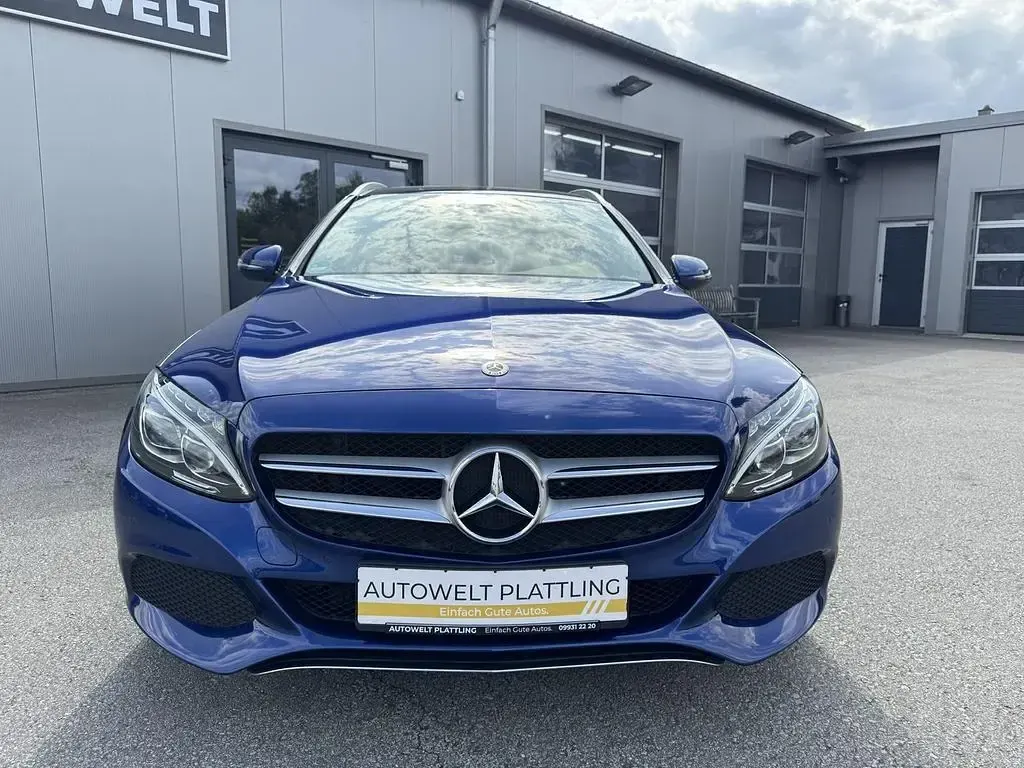 Gebraucht Mercedes C180 156 PS (114 kW) 2018 Brillantblau Kombi