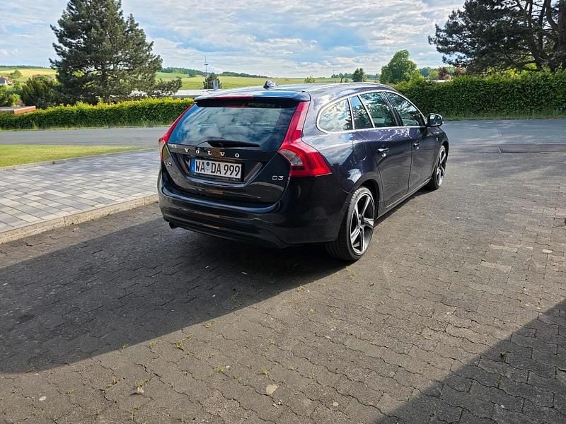 Blau Gebraucht 2016 Volvo V60 Ocean Race Kombi | 8.500 € (Fairer Preis) - Bild 1/4
