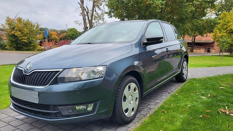 Grau Gebraucht 2015 Skoda Rapid Limousine | 5.000 € (Fairer Preis) - Bild 1/4