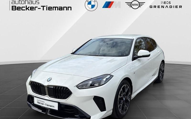 Weiß Gebraucht 2024 BMW 120 Efficient Dynamics Kleinwagen | 32.791 € (Superpreis) - Bild 1/4