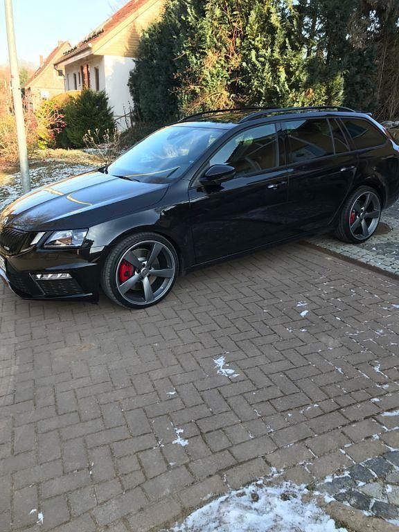 Schwarz Gebraucht 2018 Skoda Octavia RS Kombi | 17.990 € (Guter Preis) - Bild 1/4