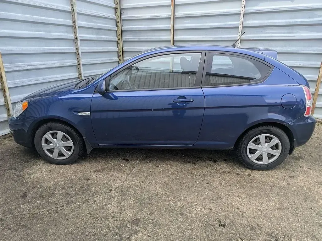 Second-hand Hyundai Accent 97 CP (71 kW) 2007 Albastru Hatchback