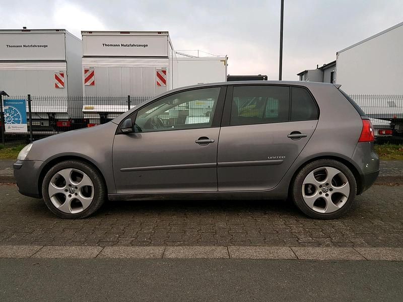 Grau Gebraucht 2008 VW Golf Limousine | 4.700 € (Etwas zu teuer) - Bild 1/4