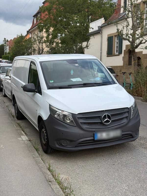 Weiß Gebraucht 2015 Mercedes Vito Van / Kleinbus | 11.899 € - Bild 1/4