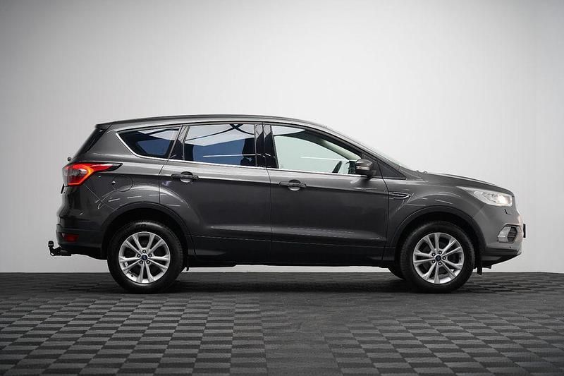 Gebraucht Ford Kuga Titanium 150 PS (110 kW) 2018 Grau SUV