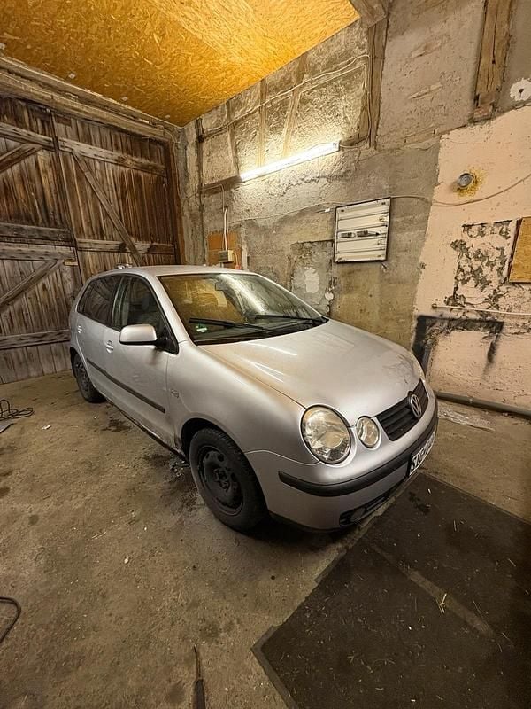 Silber Gebraucht 2003 VW Polo Kleinwagen | 450 € (Superpreis) - Bild 1/4
