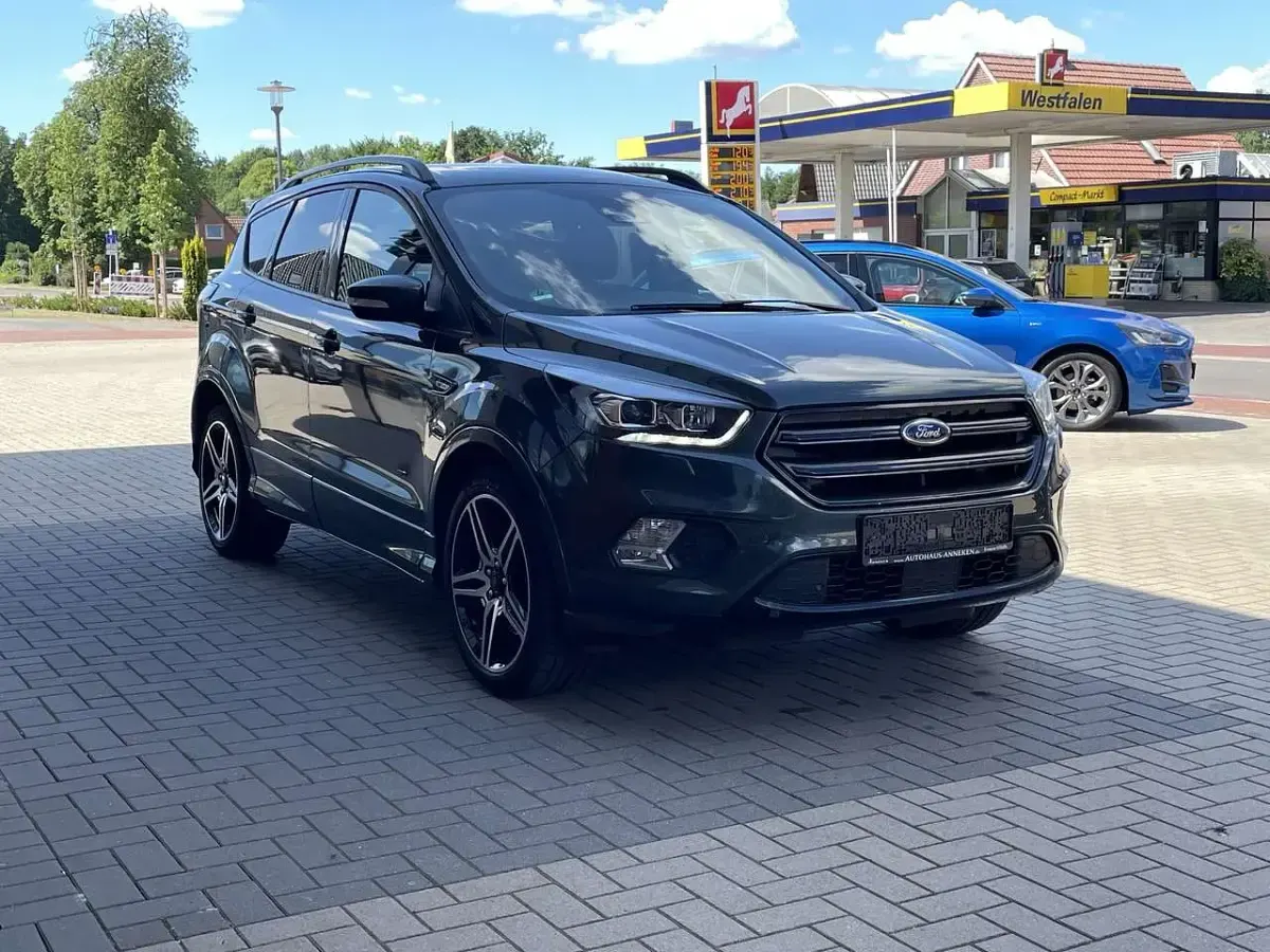 Gebraucht Ford Kuga ST-Line 179 PS (131 kW) 2018 Mambagrãœn (metallic) SUV