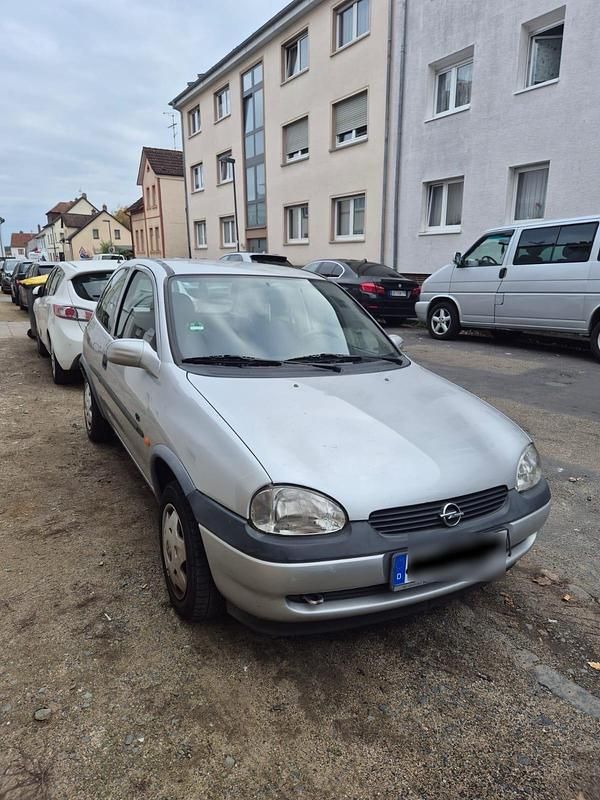 Silber Gebraucht 1998 Opel Corsa Kleinwagen | 1.299 € (Etwas zu teuer) - Bild 1/4
