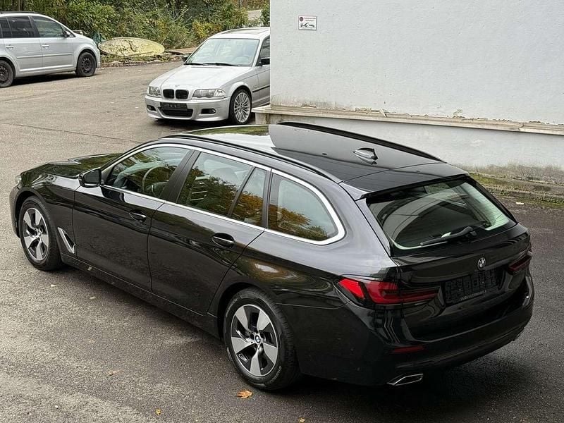 Gebraucht BMW 520 190 PS (139 kW) 2022 Black sapphire Kombi