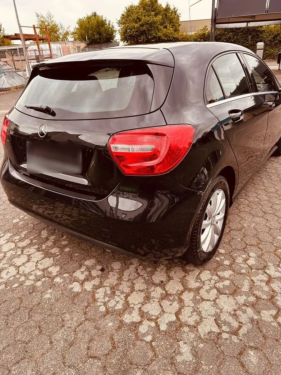 Gebraucht Mercedes A180 122 PS (89 kW) 2013 Schwarz Kleinwagen