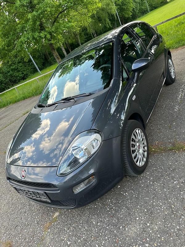 Silber Gebraucht 2015 Fiat Punto Kleinwagen | 6.500 € (Teuer) - Bild 1/4