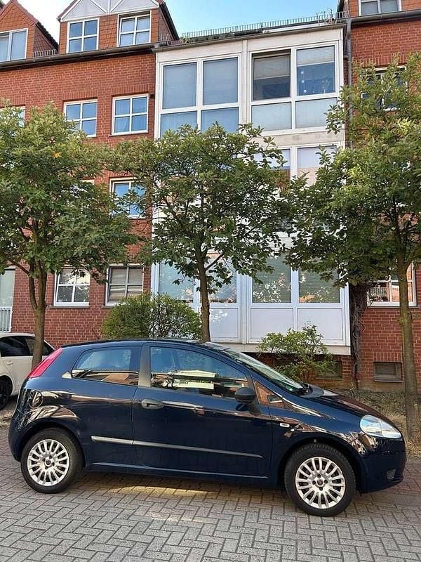 Blau Gebraucht 2009 Fiat Punto Kleinwagen | 2.400 € (Fairer Preis) - Bild 1/4