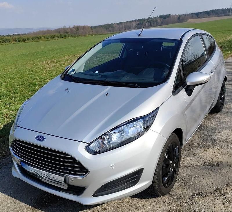 Gebraucht Ford Fiesta Trend 60 PS (44 kW) 2014 Grau Kleinwagen