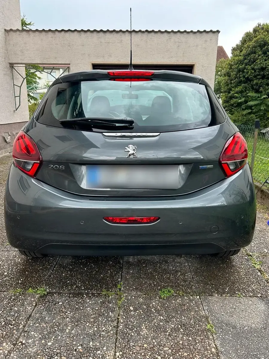 Gebraucht Peugeot 208 82 PS (60 kW) 2016 Grau Kleinwagen